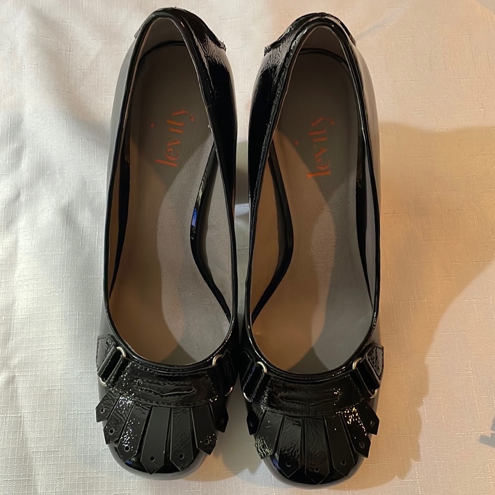 Levity women’s round toe patent pump